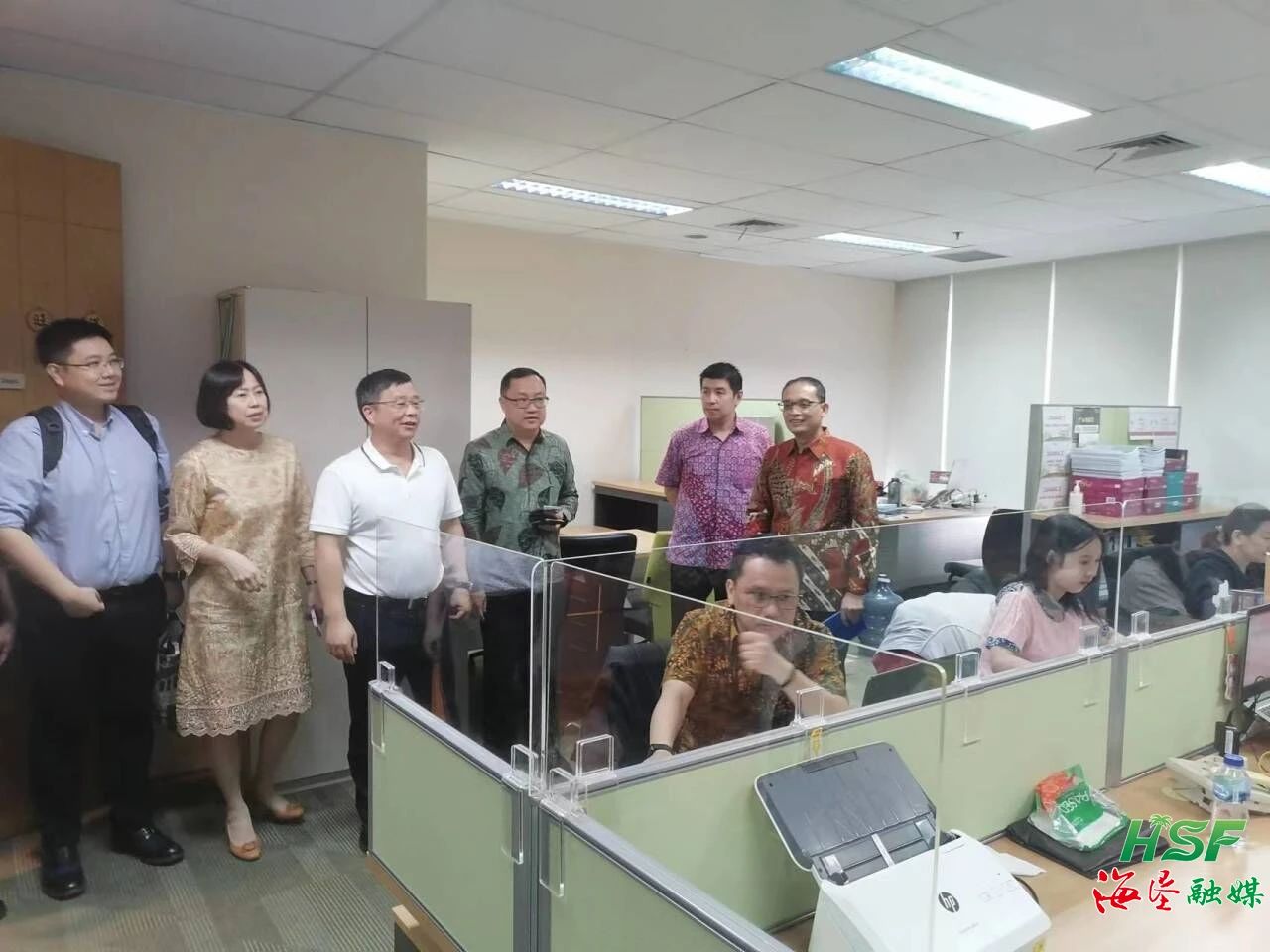 包洪文一行到KM公司調研。